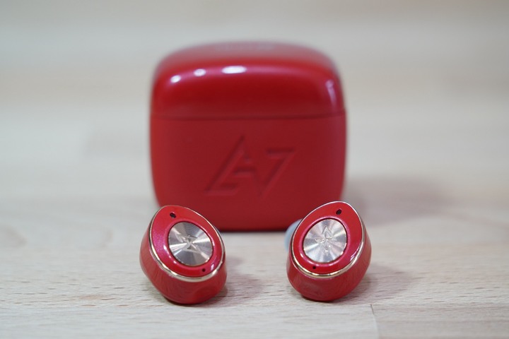 不唬爛！「語音」最好聽的降噪耳機沒有之一！AVIOT TE-D01m 開箱