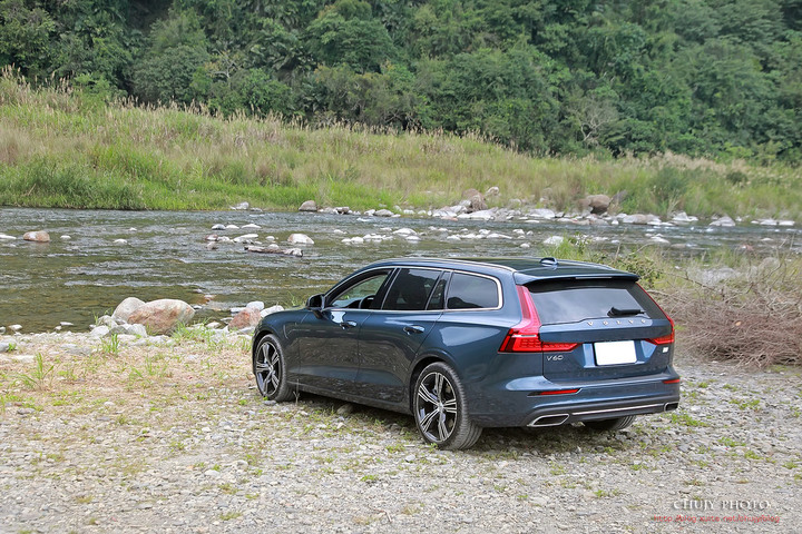 (chujy) Volvo V60 T8 Recharge Inscription 露營。海岸。美景之旅
