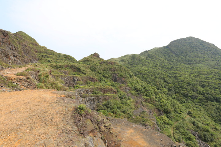 1代RAV4:都會休旅車打卡景點-燦光寮山樹梅礦場