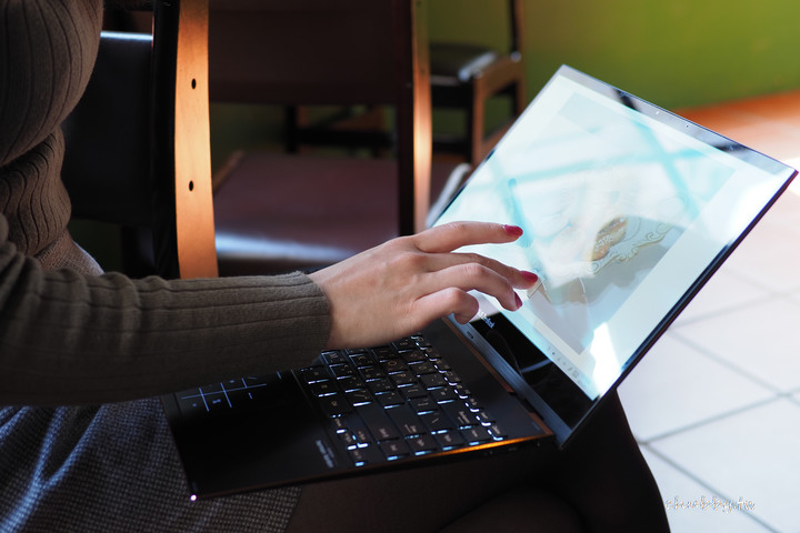 ASUS ZenBook Flip S真的好適合女生喔！UX371EA
