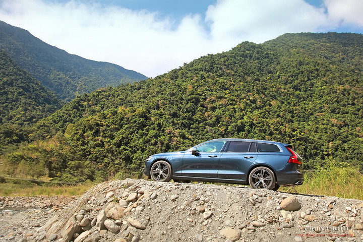 (chujy) Volvo V60 T8 Recharge Inscription 露營。海岸。美景之旅