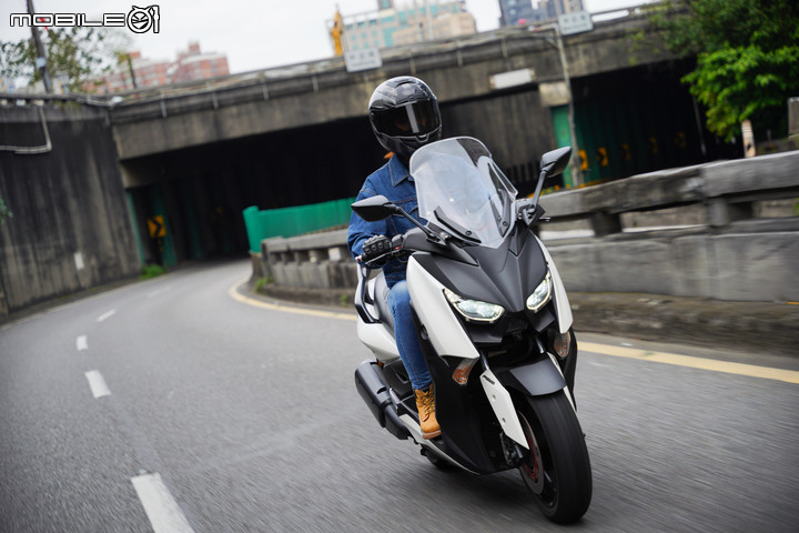 BELL SRT 全罩安全帽實測|SNELL 高階安全認證、頂級帽款技術下放