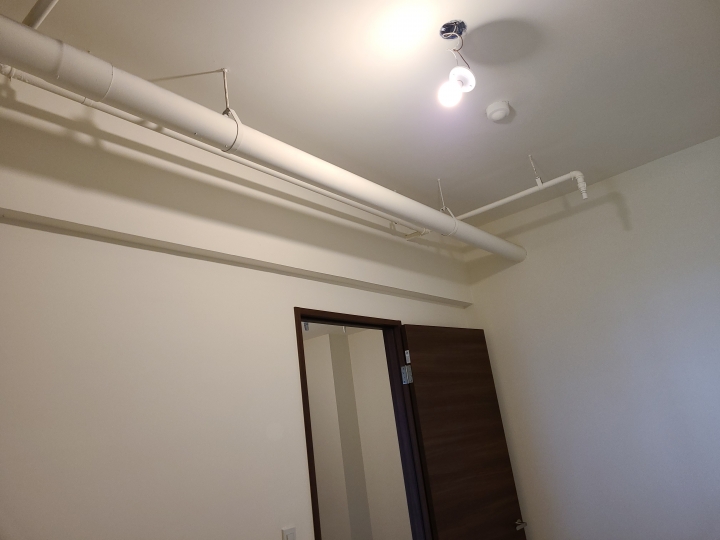 關於不做天花如何遮蔽臥室上方管線……🙏