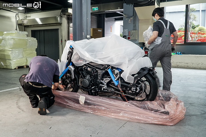 【採訪】英倫超值三缸 Triumph 凱旋 Trident 660 正式抵台到港開箱！