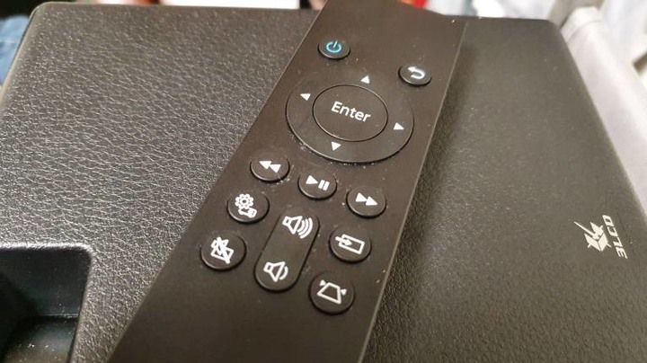 EPSON EF-11自由視移動迷你雷射投影機。輕便小巧的新選擇。