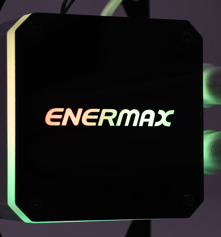 純白版ENERMAX LIQMAXIII 360一體式水冷動手玩