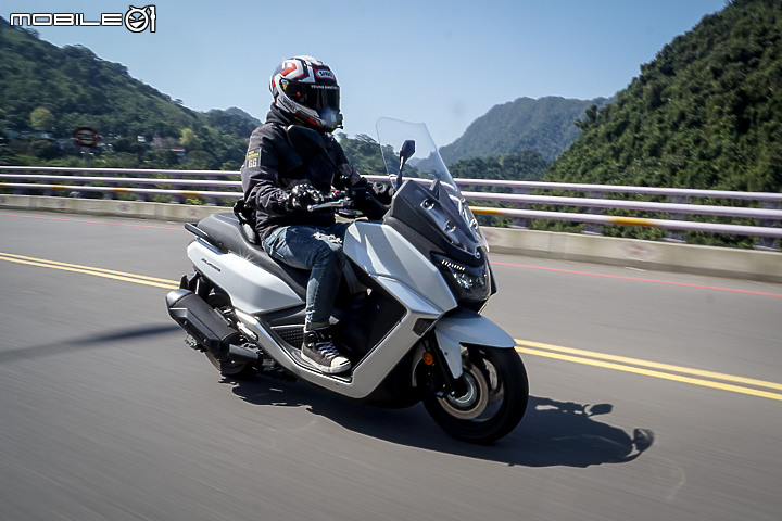 2021 SYM MAXSYM 400 試駕|價格超值 滿配國產新秀