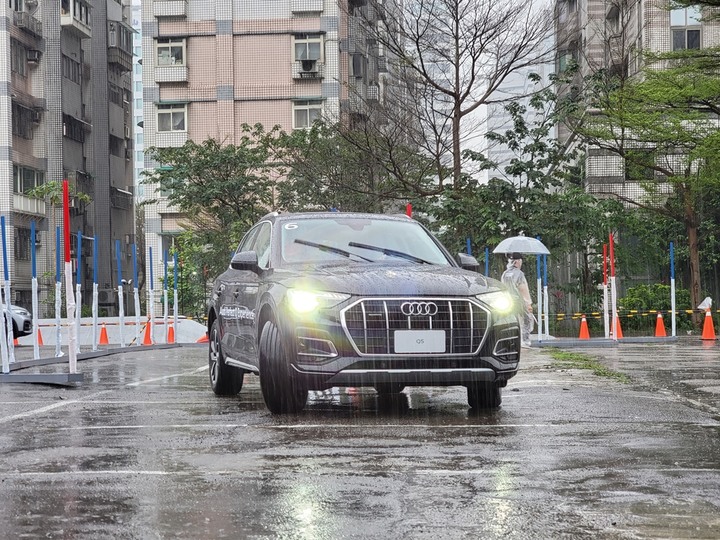 點我看大圖 Audi Q5小改款5色預賞 & 體驗活動分享(圖多)
