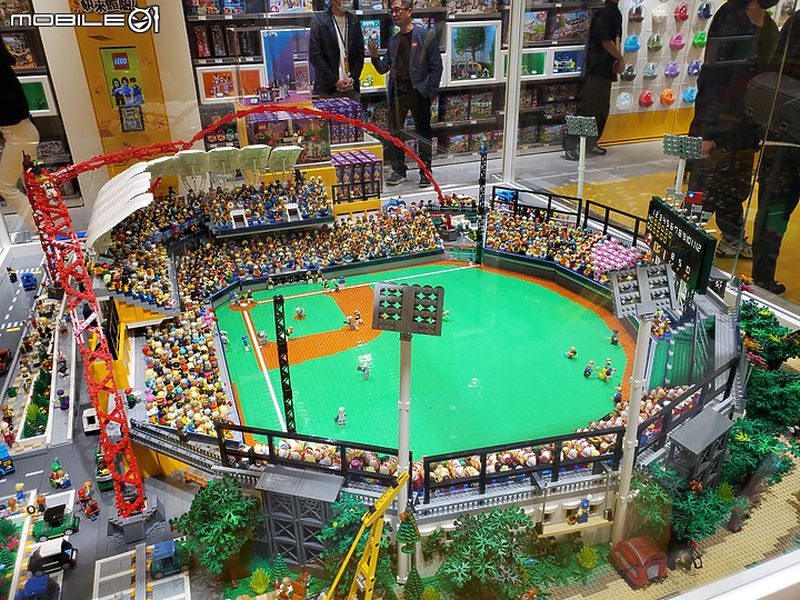 【採訪】Lego樂高授權專賣店進駐台中大遠百,同場加映高美濕地、洲際棒球場等在地化作品!