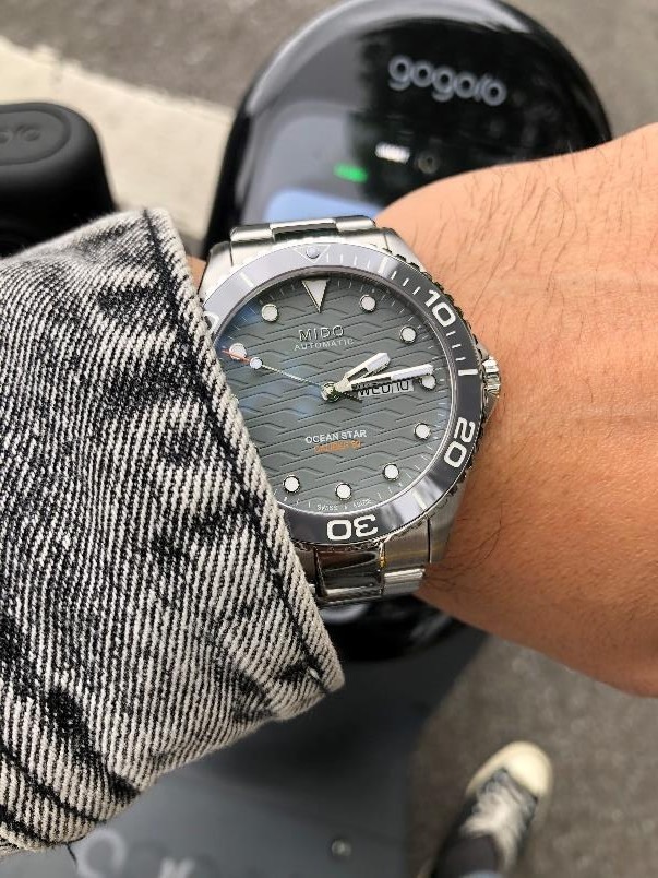 因為想要不一樣的帥,入手 MIDO 海洋之星 200 米灰色