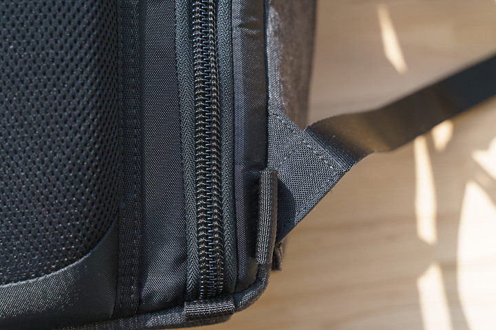 點我看大圖 Thinktank Photo Backstory 13/15 細心設計的低調攝影包