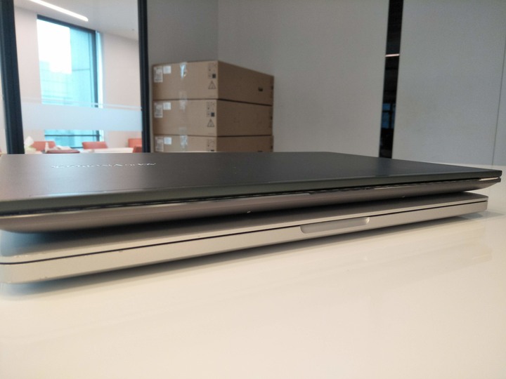 點我看大圖 VIVOBOOK S435 秘境綠開箱,金屬機身鑽石切割質感滿點