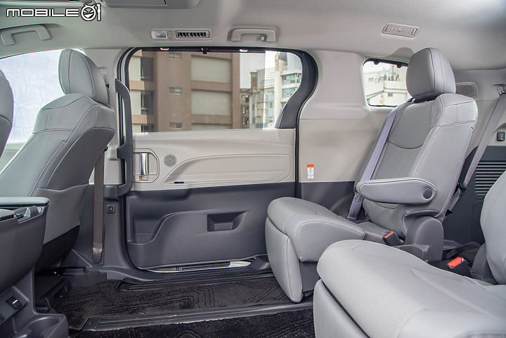 Toyota大改款Sienna鉑金版試駕|動感、舒適、智慧集於一身的超強MPV!