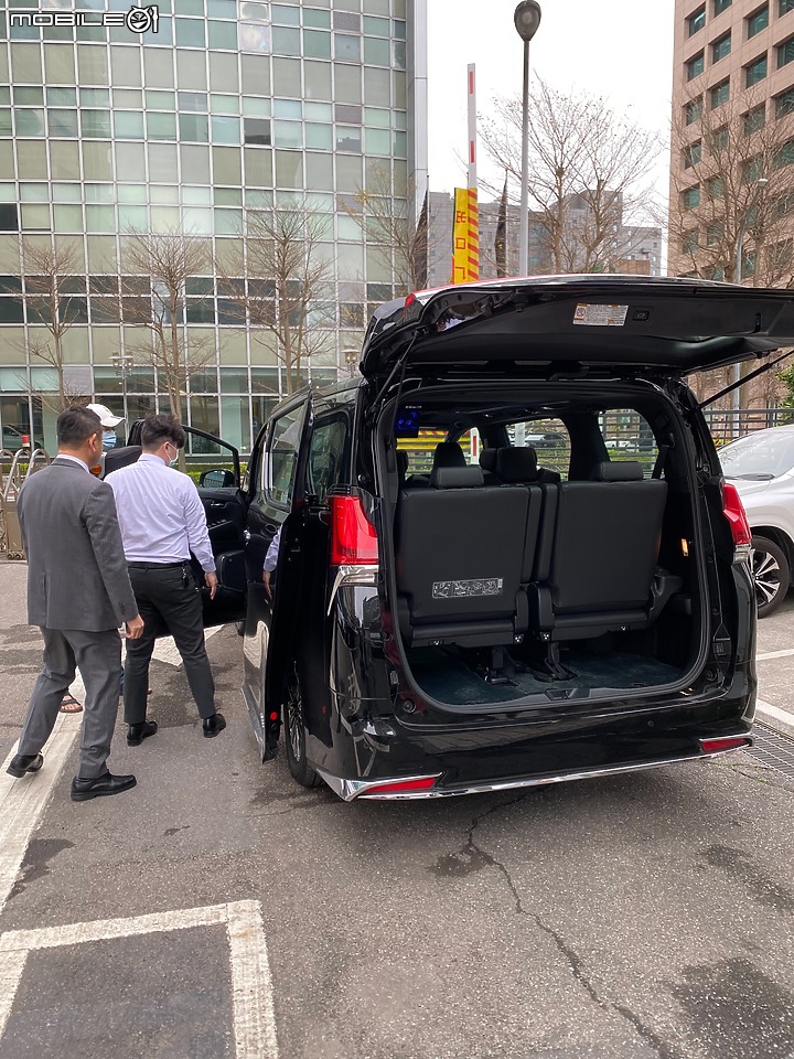 LM七人座試駕初體驗 - 不只是大老闆愛的車 小孩也愛