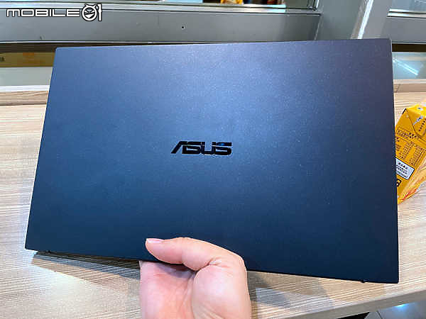 點我看大圖 天天都在南科帶著 ASUS B9450 四處監工救援調度趴趴走