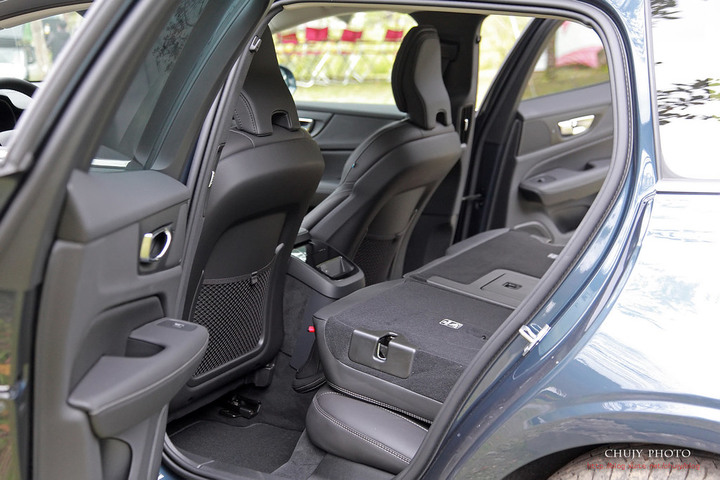 (chujy) Volvo V60 T8 Recharge Inscription 露營。海岸。美景之旅