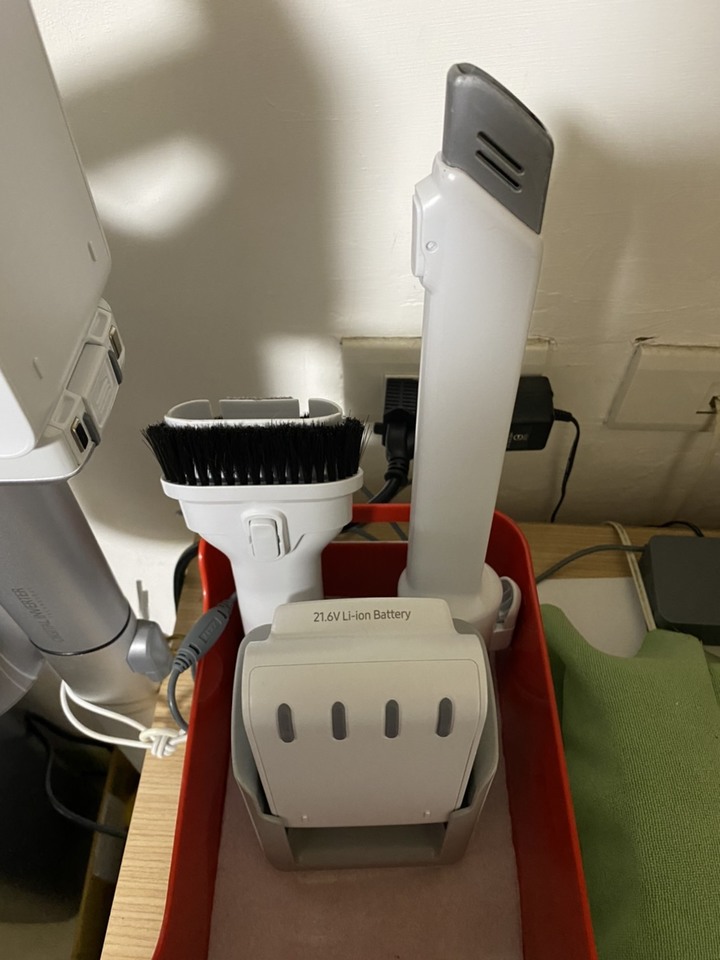 Samsung Jet70 吸塵器和旋風集塵器開箱囉