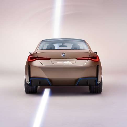 BMW iX / i4 登場