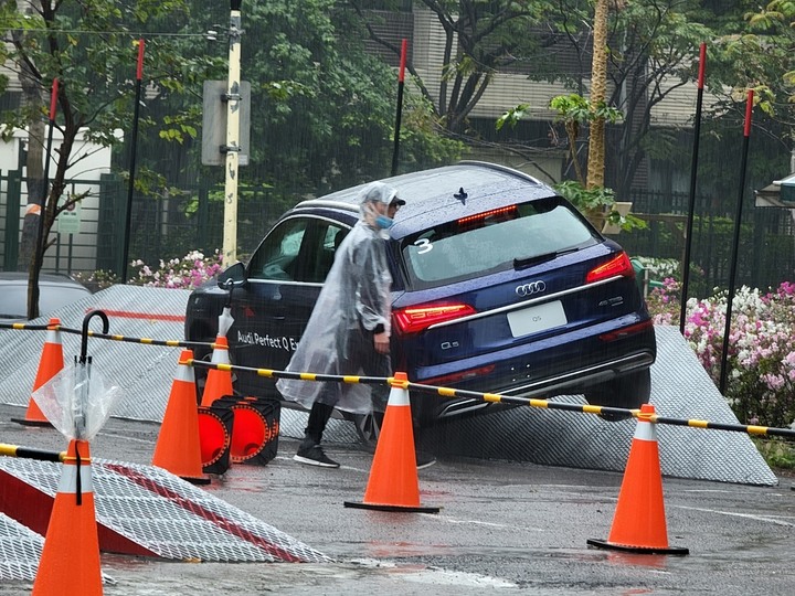 點我看大圖 Audi Q5小改款5色預賞 & 體驗活動分享(圖多)