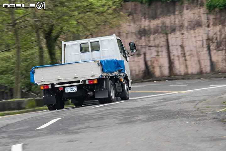 HINO 200 試駕|誰都能駕馭的輕鬆好開三噸半