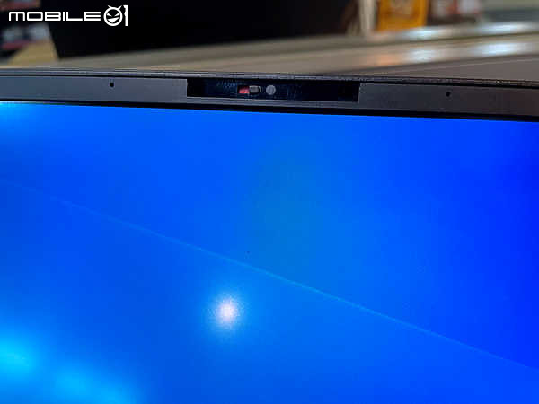 點我看大圖 天天都在南科帶著 ASUS B9450 四處監工救援調度趴趴走