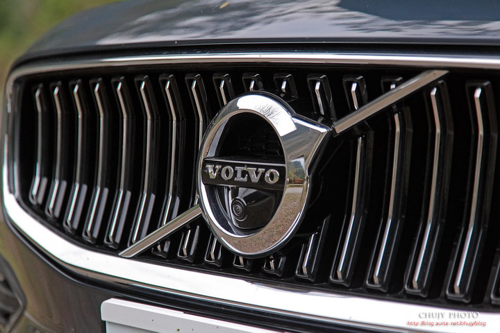 (chujy) Volvo V60 T8 Recharge Inscription 露營。海岸。美景之旅