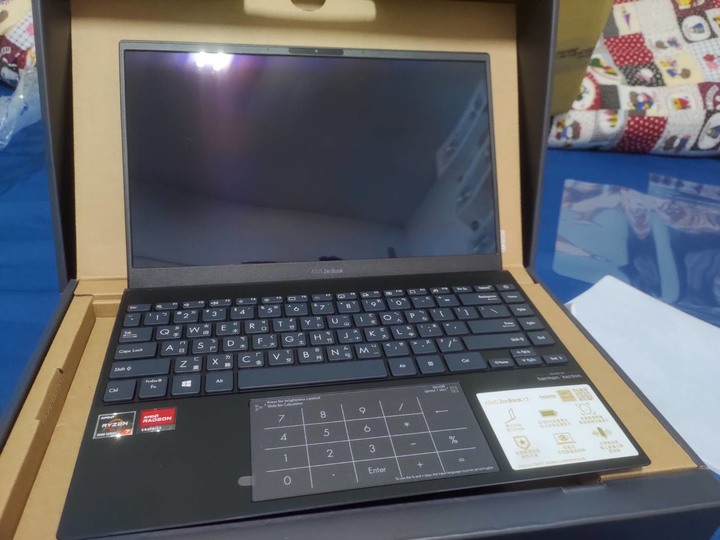 點我看大圖 ASUS ZenBook 13 UM325UA 隨手開箱