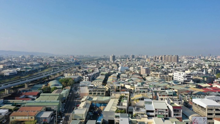 New 東區 坤悅*領秀* 宜居建築 74環內 公園第一排 0店面 雙公園 單純戶數 戶戶邊間 雙面採光 潛銷討論