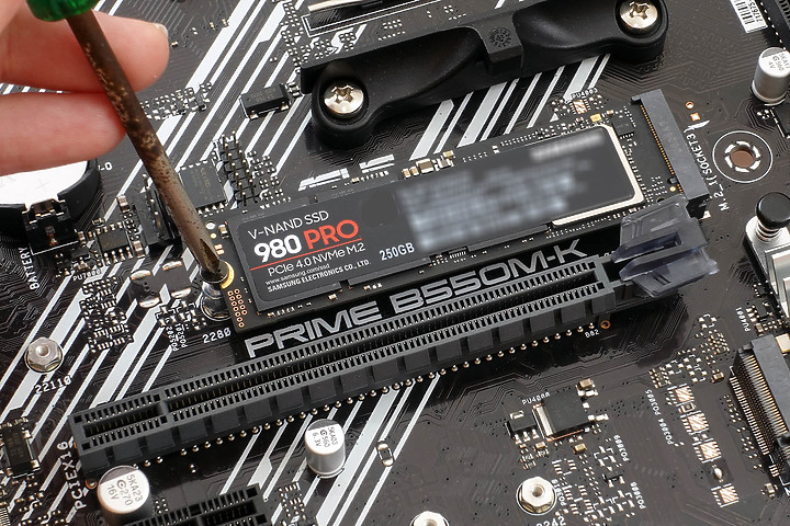 AMD Ryzen 9 3950X 搭 PCIe 4.0 SSD，實戰百萬IOPS、每秒10GB