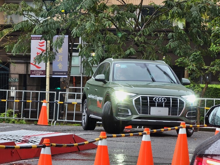 點我看大圖 Audi Q5小改款5色預賞 & 體驗活動分享(圖多)