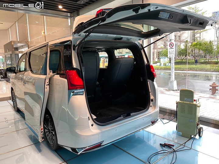 LM七人座試駕初體驗 - 不只是大老闆愛的車 小孩也愛