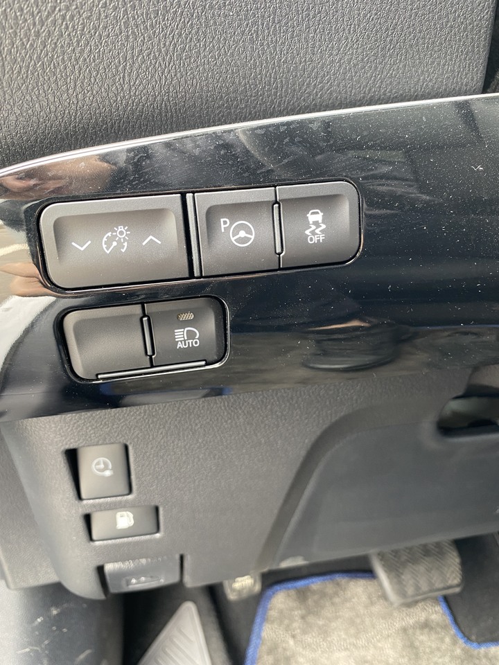 Prius PHV一個月心得，這裡有車友嗎？