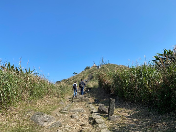 新北瑞芳｜基隆山．黃金山城半小時可登頂，欣賞岬彎海景