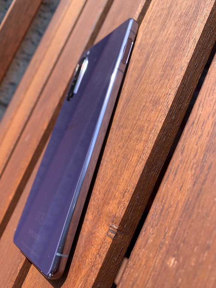 點我看大圖 新年換新機 Sony Xperia 1 II 放進口袋