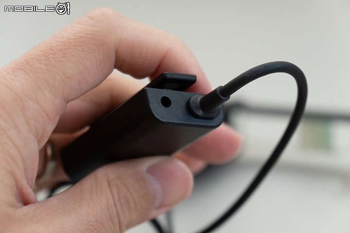 點我看大圖 戴上它、私密空間唯我獨有!Epson MOVERIO BT-40穿戴式智慧眼鏡簡單開箱!