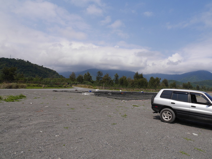 1代RAV4:都會休旅車打卡景點-南澳沙灘海蝕洞