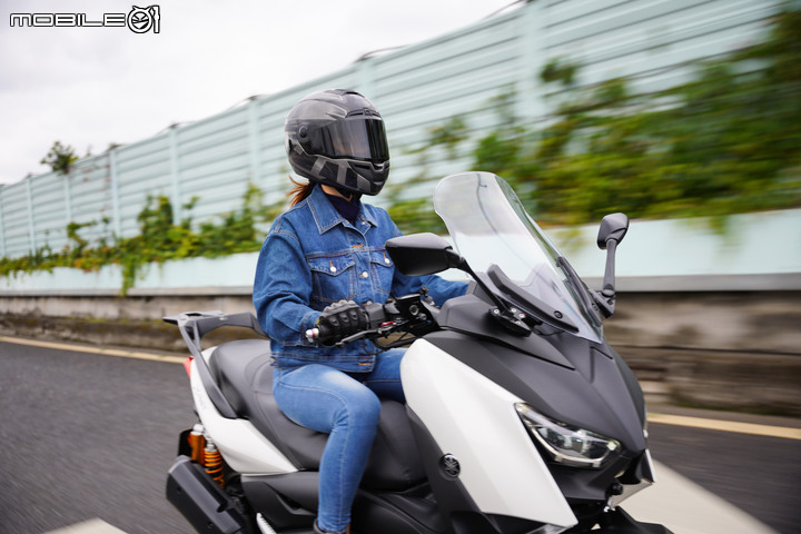BELL SRT 全罩安全帽實測|SNELL 高階安全認證、頂級帽款技術下放