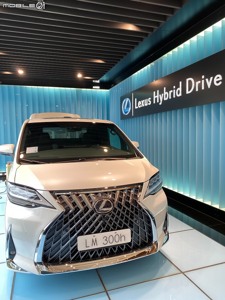 LM七人座試駕初體驗 - 不只是大老闆愛的車 小孩也愛