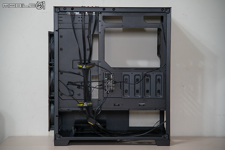 靜音性能兩者兼顧 ANTEC P10 FLUX