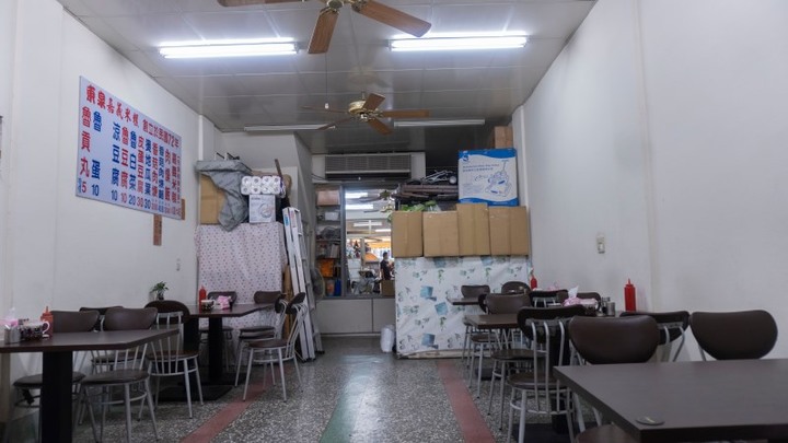 台中水湳市場美食挖寶趣，台中炒麵果然要配東泉辣醬！