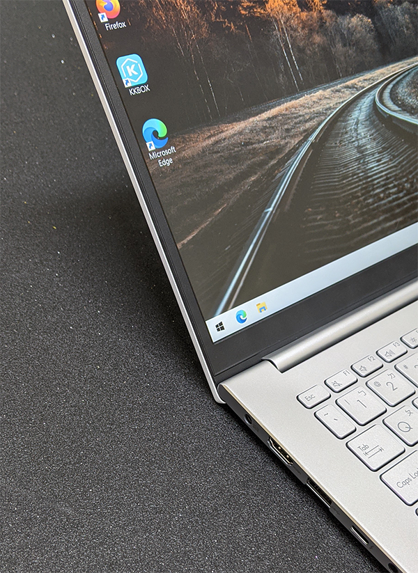 純白貼身機：VivoBook S433EQ