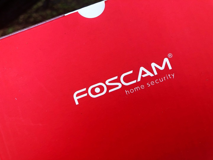 【開箱】居家安全守護神 / 【FOSCAM】R2M 1080P 可旋轉式網路攝影機
