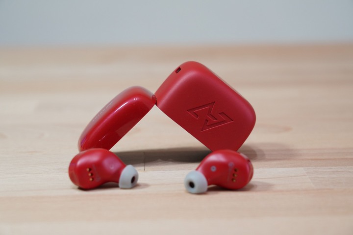 不唬爛！「語音」最好聽的降噪耳機沒有之一！AVIOT TE-D01m 開箱