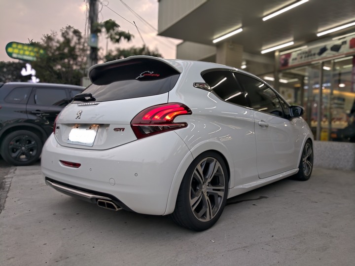 真正的GTI!! PEUGEOT 208 GTI