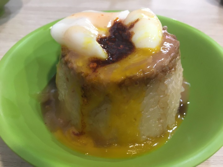 [食記] 板橋祖傳筒仔米糕，台灣新北板橋，享用淋上誘人半熟蛋黃的筒仔米糕！