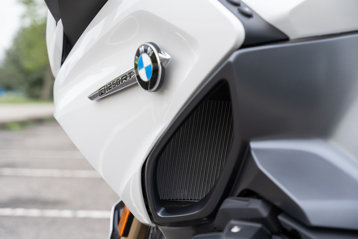 2021 BMW Motorrad R 1250 RT 試駕｜搭載 ACC 自動跟車，劃時代科技休旅登場！