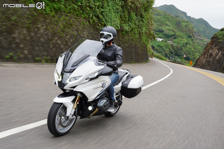 2021 BMW Motorrad R 1250 RT 試駕|搭載 ACC 自動跟車,劃時代科技休旅登場!