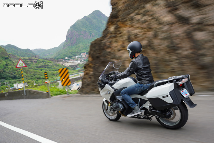 2021 BMW Motorrad R 1250 RT 試駕|搭載 ACC 自動跟車,劃時代科技休旅登場!