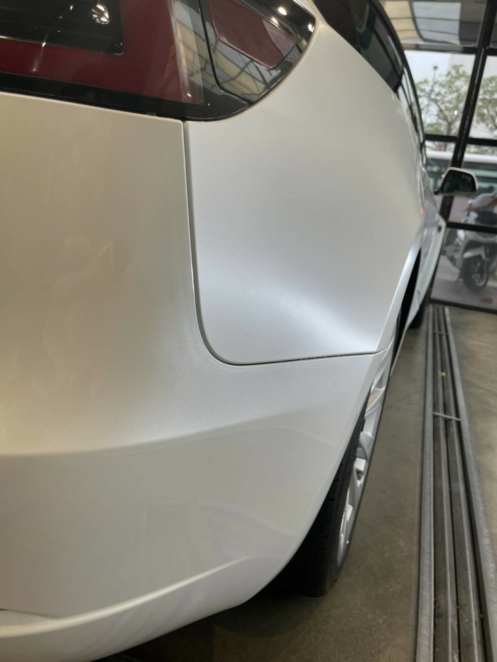 為什麼特斯拉車主都要包膜／犀牛皮／鍍膜？Tesla Model 3 LR 白內裝犀牛皮心得分享