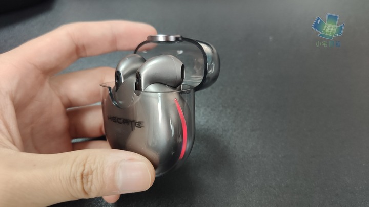 【小宅開箱】真無線耳機也能亮起來，暢遊無線電競新世代－Edifier HECATE GM5 電競真